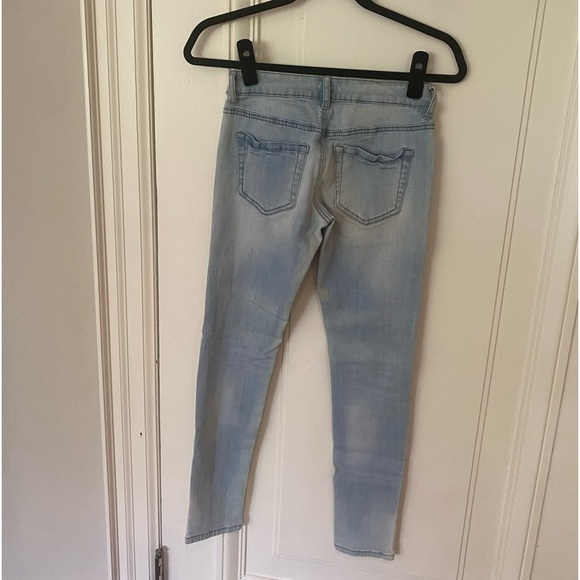 Forever 21 Distressed Light Wash Skinny Jeans - Picture 3 of 4